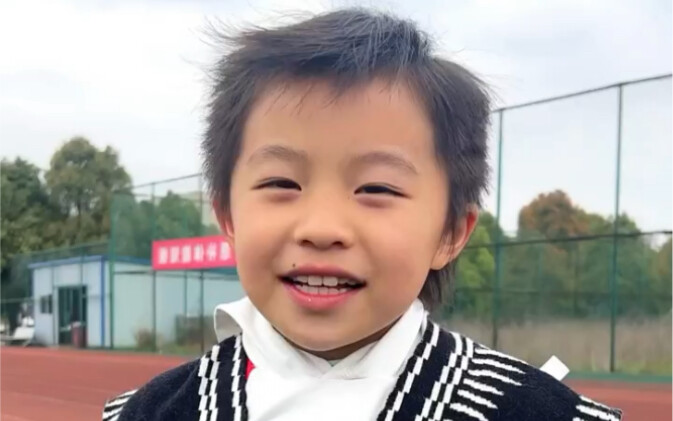 Gadis dari Guizhou menantang 60 backflip, ya, benar-benar seorang gadis!