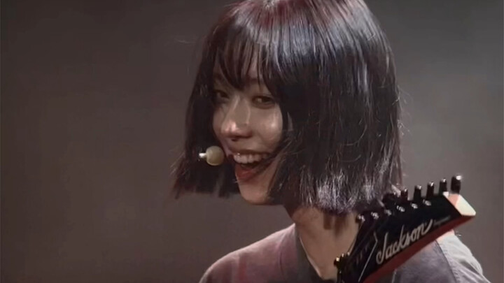 【WINTER Kim Minit】How could there be an electric guitar transition without our Kim Winter?! The wild