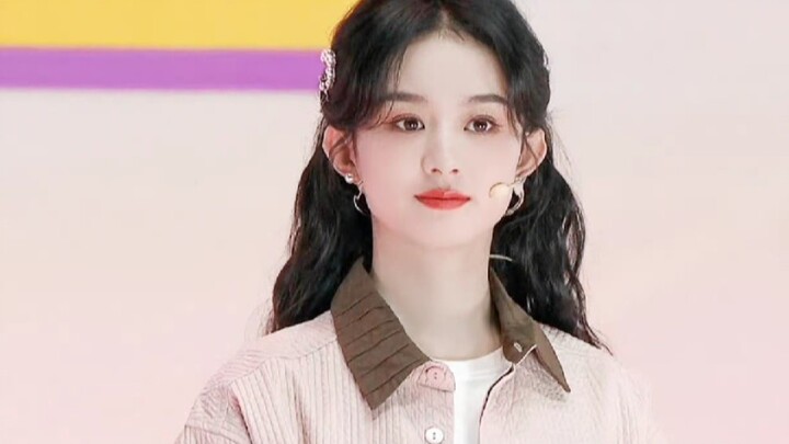 I'd call her the sweetest girl in Chinese entertainment; she probably doesn't realize how adorable s