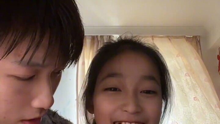 Hôm nay cậu thật tốt, cứ nhường đồ ngon cho mình ăn trước #Cuộc sống thường ngày của cậu và cháu gái