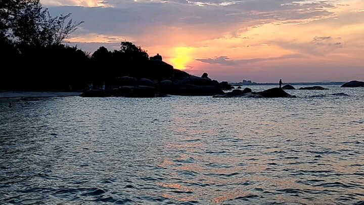 Sunset dan Pantai