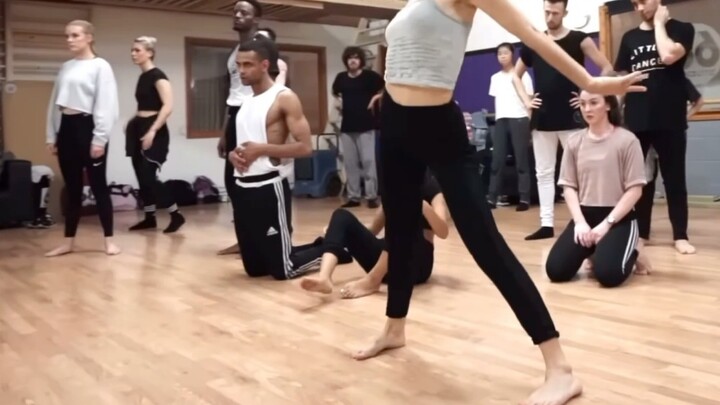 Let you realize that simple movements are the most difficult. Goddess Christin Olesen has beautiful 