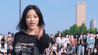 [ARTBEAT] Young ladies dance to 'O.O' under the scorching sun!!