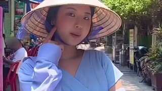 Really beautiful Vietnamese ding ding dong dong! Dance with me!