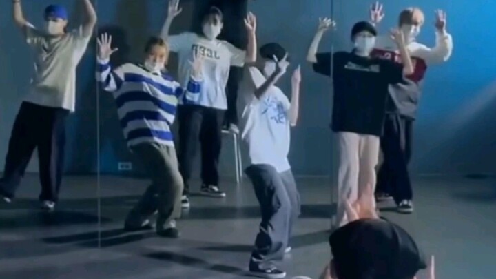【LOCKING】การสอนท่าเต้น Dynamite โดย Punch Bunny