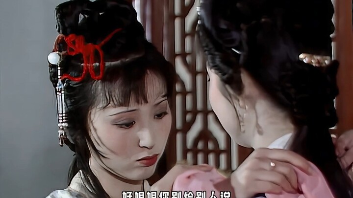 It’s Sister Daiyu, playfully pouting to Sister Bao.
