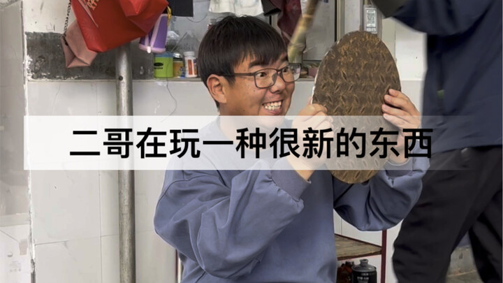 Dù ở nhà không ra ngoài, chúng ta vẫn có đủ cơm ăn áo mặc! Mong rằng những chiếc bánh rán nóng hổi c