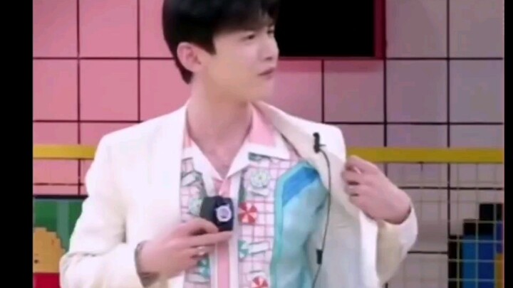 Jing Boran memberi Bai Jingting jam tangan Peppa Pig #Ekspresi Bai Jingting itu benar‑benar lucu sek