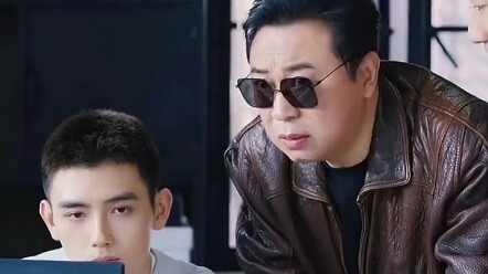 Bos Aneh Penuh Kegembiraan