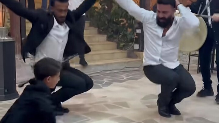 แดนซ์ดับเคพี่ชายหนวดกับเด็กน้อย