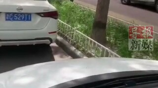 A student was pulled by an auntie to scan a QR code, and a man stepped in to help, earning praise fr