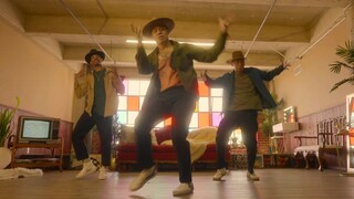 Brian Puspos's retro choreography for Leave The Door Open is full of 90s vibes!