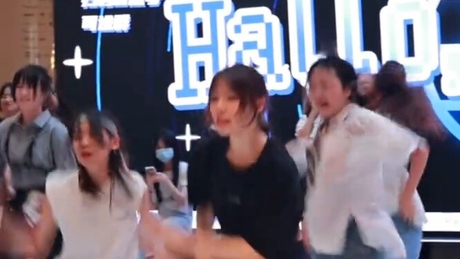 Bayi Ivy...melompat ke sana ahhhhh