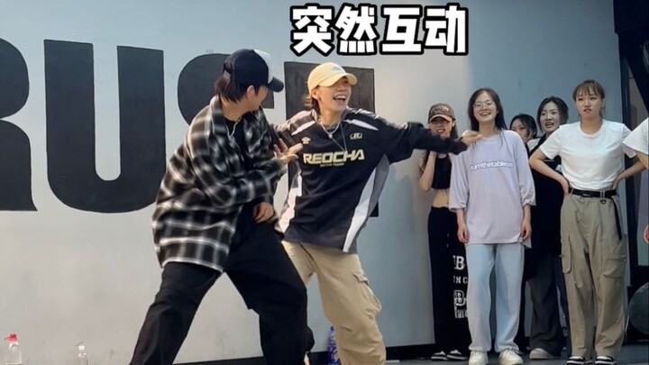 Suasananya benar-benar luar biasa😆 Saat penggemar hiphop mengikuti kelas koreografi Rico