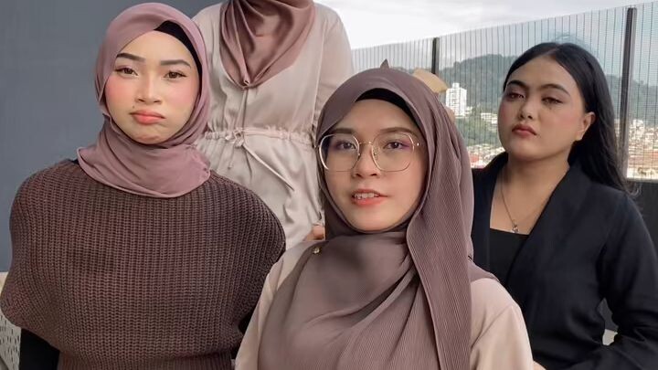 Selalu cosplay contact tapi bila buat normie gini rasa lain haha