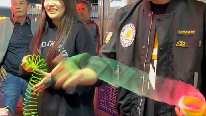 6. وسط عاصفة من صرخات الفزع، بدأ يفقد نفسه تدريجيًا