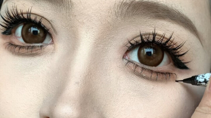 When internet celebrity makeup is stripped of beauty filters