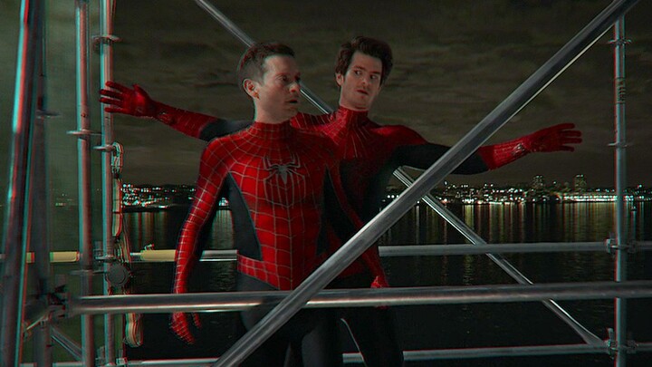 [Three Spiders in One Frame] This iconic scene of three generations exchanging warm greetings and pl