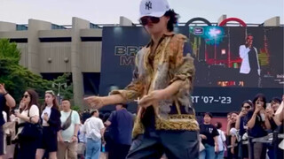 Aiki cũng đã đến xem buổi hòa nhạc của Bruno Mars. Tôi rất thích điệu nhảy này.