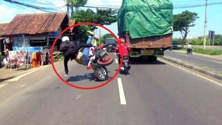 Amazing Dangerous Idiots Trucks Driving Skills - Fastest Fails Truck Driving Compilation 2023