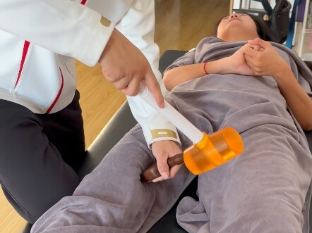 A 19-year-old elite athlete has been dealing with chronic knee discomfort. I gave her a powerful, ta