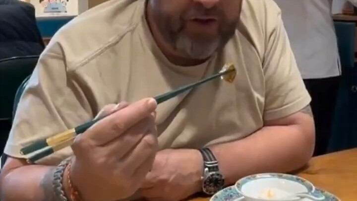 เมื่อลิ้นรสชาติของชาวอังกฤษได้สัมผัสกับมะเขือยาวกรอบแบบจีน ถึงกับงงไปเลย!