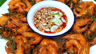 954 กุ้งทอดใบเล็บครุฑ ทอดกรอบๆ หอมพริกแกงใต้ Fried Shrimp with Fern Leaves