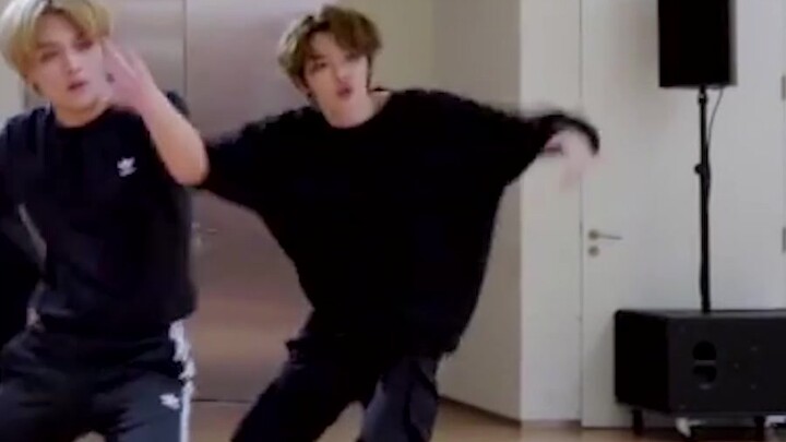 【自制】201203 NCT U سونغتشان 'حب التسعينيات' غرفة التدريب الرسمية بتركيز