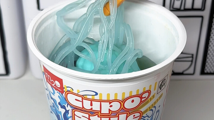 What’s up with me eating instant noodles and finding a doll inside?