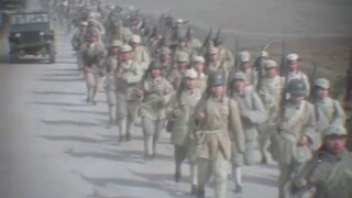 Gió và mưa trên núi Trung Sơn khiến bầu trời xám xịt và vàng vọt, hàng triệu binh lính vượt sông. Hổ