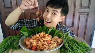 ตำกระท้อนทรงเครื่อง ปลาร้านัวๆ ปูนาดองก็เด็ด คักขนาด....