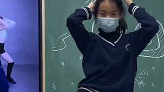 นักเรียนมัธยมต้นคัฟเวอร์เพลง "loco" ของ ITZY