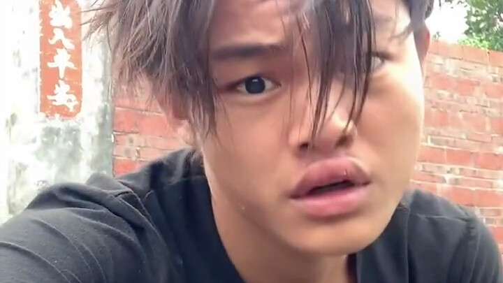 Let's grab some fast food first.