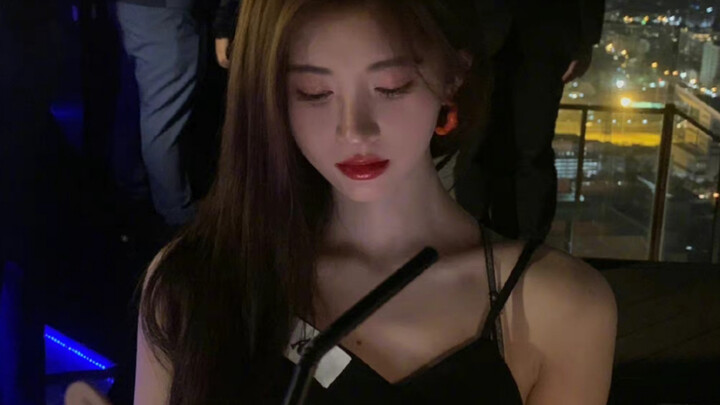 Who wouldn't envy her current situation! With beauty, money and freedom, her life is my ideal.