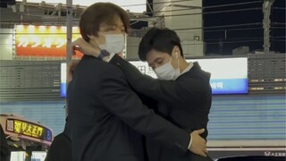 Two boys jump off rooftop in Tokyo street and catch fire