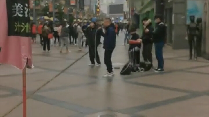 Chengdu family, run, Luffy Senbei is here 🙂