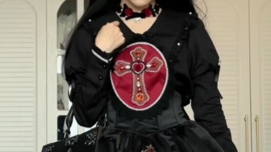 [Utara dan Selatan] Sulit untuk tidak tertarik dengan warna merah dan hitam dari pakaian kerangka Go