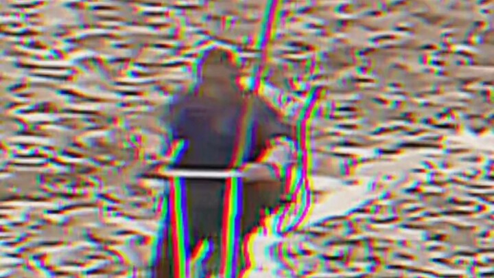 هذا المذيع ما بيتقبل أدنى ضرر، يا له من مجنون!