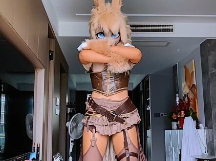 في حياتي السابقة، كانت صديقتي المقربة تخطط لمواجهة تيتان، فحاولت منعها، لكنه ألقى بها بعيدًا إلى أسف