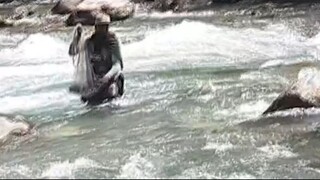 Cast Net Fishing in Nepal | Himalayan trout Fishing in Nepal With Handmade Cast Net |