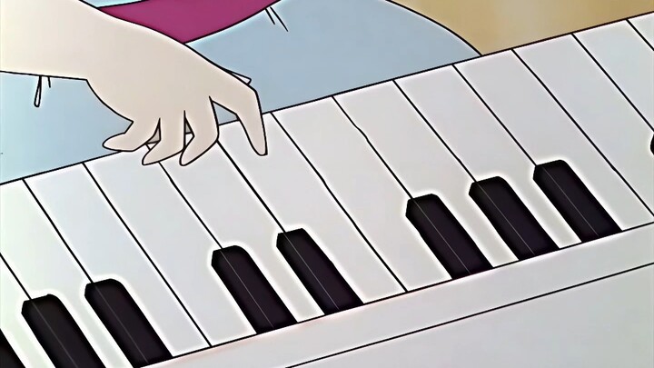 "Xiao Xin: I can play the guitar better than her even with my feet."