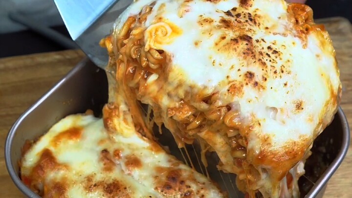 Quá đỉnh luôn, ai nghĩ ra cách ăn mì gà tây kiểu này vậy?