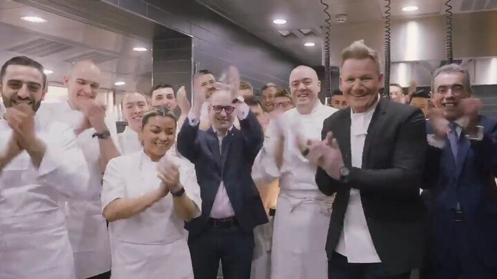 【غوردون رامزي】 الفرع الرئيسي في لندن يحصد ثلاث نجوم ميشلان في دليل ميشلان لـ21 عامًا متتاليًا #فريق_