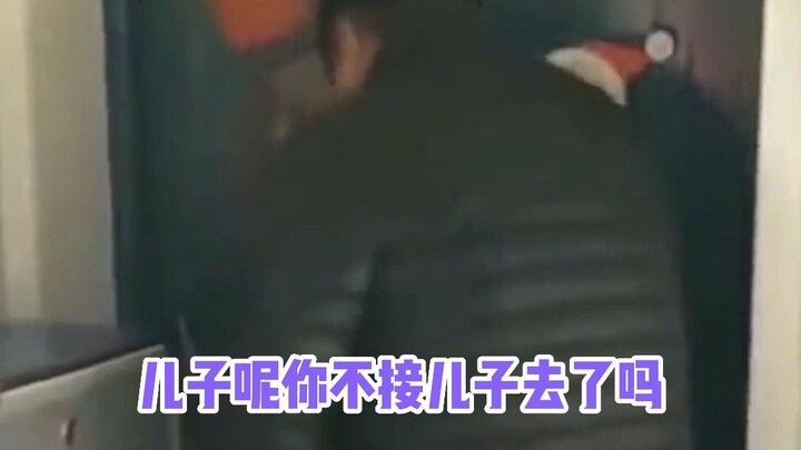 Ayah ini sepertinya punya sedikit kasih sayang ayah, tapi kayaknya nggak terlalu banyak!!