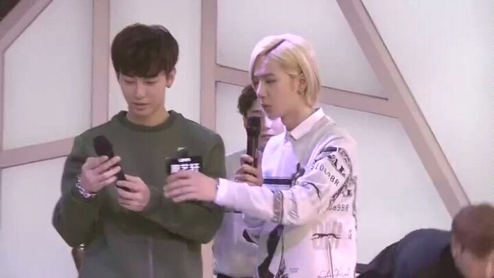 [Wang Yibo being sweetly cute in person! You little cutie! Hit the video now!]