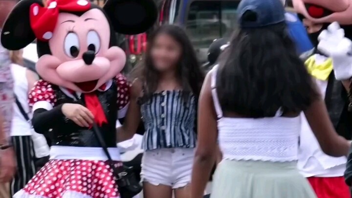 Sebelum foto bareng, kamu juga nggak bilang bakal dikenain biaya, kan?