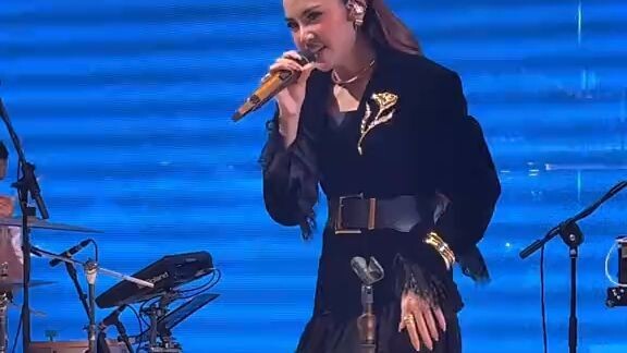 Ter Love banget akhirnya Ibukk @Mahalini Raharja bawain lagu Biar begini ❤️