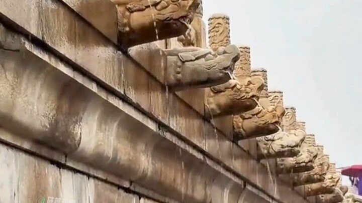 ฝนถล่มปักกิ่ง ไม่คาดคิดว่าจะทำให้พระราชวังต้องห้ามดังเปรี้ยง!