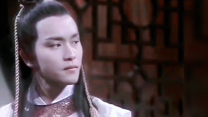 Đây là cách mở đúng bài "Don't Decorate Your Dreams" của Leslie Cheung. Trang phục cổ của anh trai đ