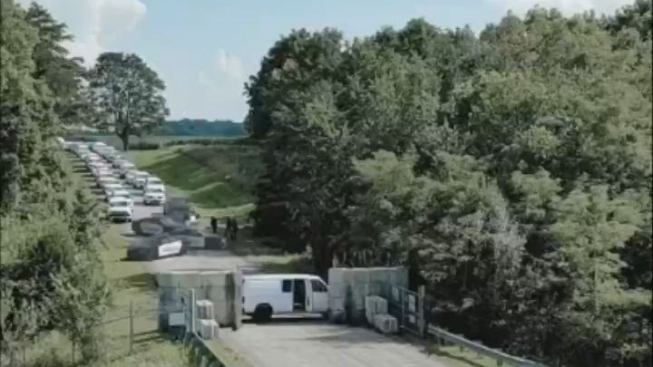 100 Cops vs. 5 Friends: The Ultimate Escape Challenge